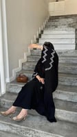 4264 | عباية بشت اسود تطريز يدوي