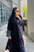 3237 | عباية كلوش كتف ملونة بأكمام لف بدون أزرار