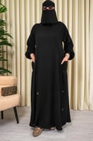 2222 | عباية سوداء سادة – بكم مطاط وجيب جانبي