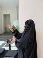 عباية رأس نص كلوش – كم مطاط مع دانتيل