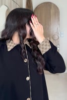 3218 | عباية كلوش سوداء تطريز ليزر وأكمام بني مع ط...