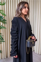 2229 | عباية كتف سوداء سادة كم كسرات