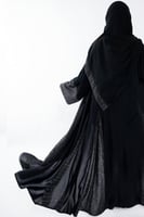 4294 | عباية كتف كلوش بتدخيلة تطريز