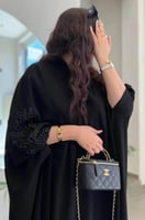 6132 | عباية كتف بشت قطري بتطريز فاخر على الأكمام