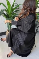 6124 | عباية كتف بشت لف قطري لون أسود