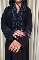 4307 | عباية سوداء مطرز يدويً قماش نواعم