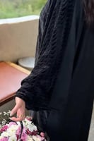 5130 | عباية كتف قطرية شتوية بفرو أسود