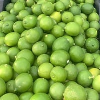 ليمون اخضر الخرج سلة