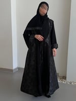 عباية نص كلوش قماش(كريب)اضافه قماش ورد