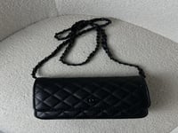 شنطة شانيل كروس سلسله طويله هاي كوالتي لون اسود حج...