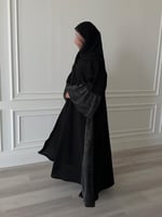 عباية نص كلوش قماش(كريب) بكسرات من الجنب