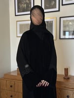 عباية نص كلوش قماش(ملكي+مخمل) باضافة كلفه اسود