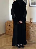 عباية نص كلوش قماش(ملكي+مخمل) باضافة كلفه اسود