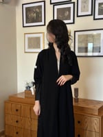 عباية نص كلوش قماش(ملكي)تطريز اسود اكمام سترتش