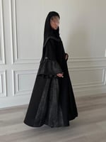 عباية نص كلوش قماش(كريب) بكسرات من الجنب