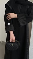 عباية اسود كلوش قماش(كريب) واضافة قماش ورد اغصان ا...