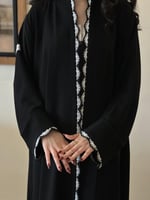 عباية نص كلوش قماش(ملكي)تطريز ابيض