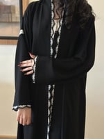 عباية نص كلوش قماش(ملكي)تطريز ابيض