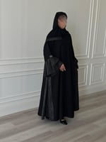 عباية نص كلوش قماش(كريب) بكسرات من الجنب