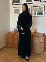 عباية نص كلوش قماش(ملكي+مخمل) باضافة كلفه اسود