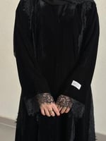 عباية نص كلوش قماش(مخمل)اضافة دانتيل