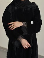 عباية نص كلوش قماش(مخمل)اضافة دانتيل