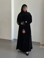 عباية نص كلوش قماش(مخمل)اضافة دانتيل