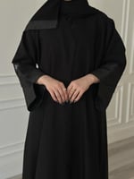 عباية نص كلوش قماش(كريب)باكمام جاكار