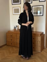 عباية نص كلوش قماش(ملكي)تطريز اسود اكمام سترتش