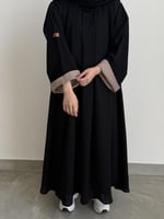 عباية اسود قماش (بلاك بيري) ،مقفلة بجيوب و بكُم لو...