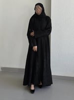 عباية نص كلوش تطريز وشك قماش(انترنت)