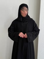 عباية نص كلوش قماش(ملكي)اكمام ورد