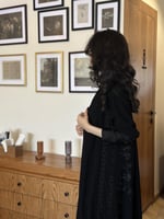 عباية نص كلوش قماش(ملكي)تطريز اسود اكمام سترتش