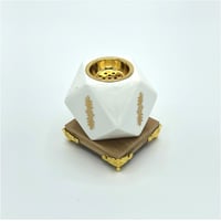 مبخر معين مع نقش مذهب (قاعدة خشبية)