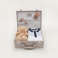 حقيبة جلدية فاخرة ببذله من براند Boss