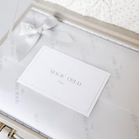 حقيبة جلدية و مفرش ماركة AIGNER