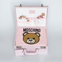 حقيبة جلدية و مفرش ماركة Moschino