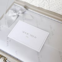 حقيبة جلدية فاخرة بفستان من BURBERRY