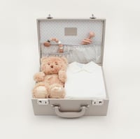 حقيبة جلدية بطقم من البراند الاسباني ARTESANÍA GRA...