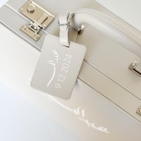 حقيبة جلدية فاخرة بلباس من TED BAKER