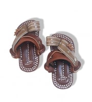 احذية زبيريات مواليد بني