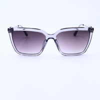 نظارة شمسية شكل اي كات من Vines موديل 4621