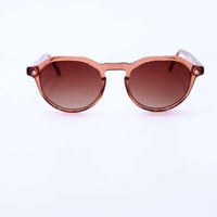 بني - عدسة بني مدرج