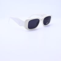 نظارة شمسية نسائية ماركة PRADA موديل SPR17W