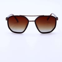 لون بني - عدسة بني مدرج