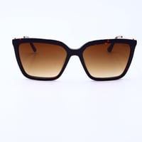 نظارة شمسية شكل اي كات من Vines موديل 4621