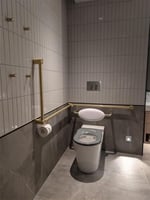 علاقة برنص حمام اللون الذهبي المصقول نيرو / Nero