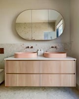 خلاط مغسلة جداري فتحتين اللون برونز المصقول مع الق...