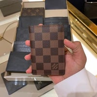 محفظة لويس فيتون