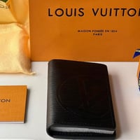محفظة لويس فيتون